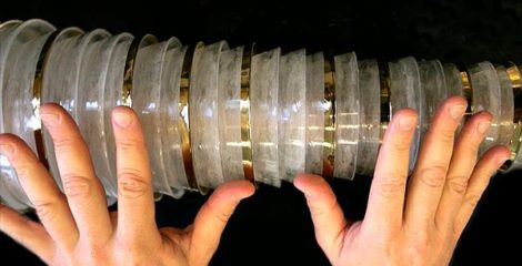 Spinning glass disks (bowls) on a common shaft are arranged with the lower notes (larger disks) to the left and higher notes (smaller disks) to the right.