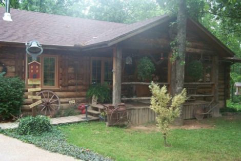 A classic country log home, such as would have been prepared by timber supplied by New England Log Homes.