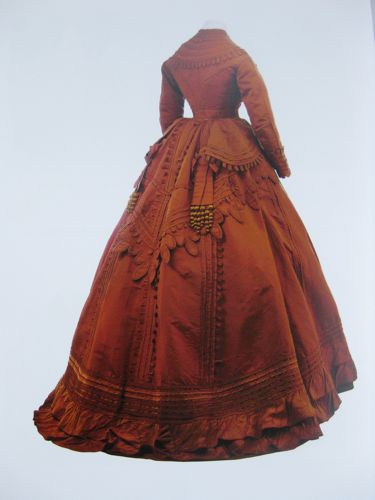 A Worth gown.